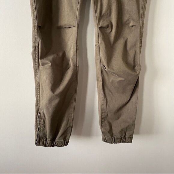 Aritiza "Golden Tna" Heroic Khaki Joggers - Picture 11 of 14